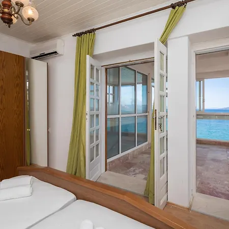 Beach Apartment *