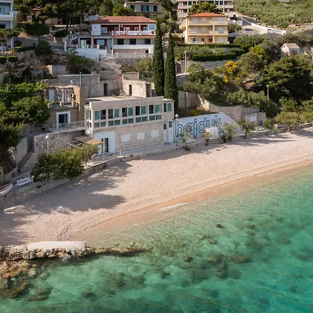 Beach Apartment *