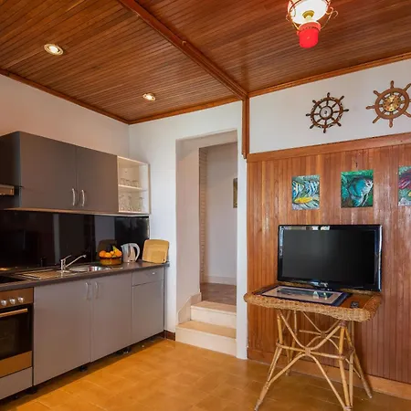 Beach Apartment *